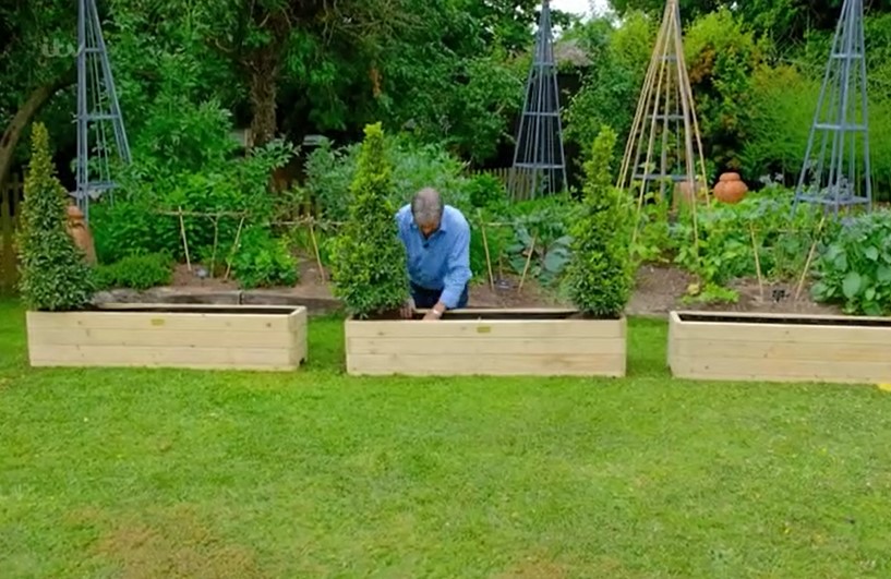 Alan Titchmarsh planters