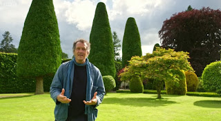 Monty at Drummond Castle Monty at Drummond Castle